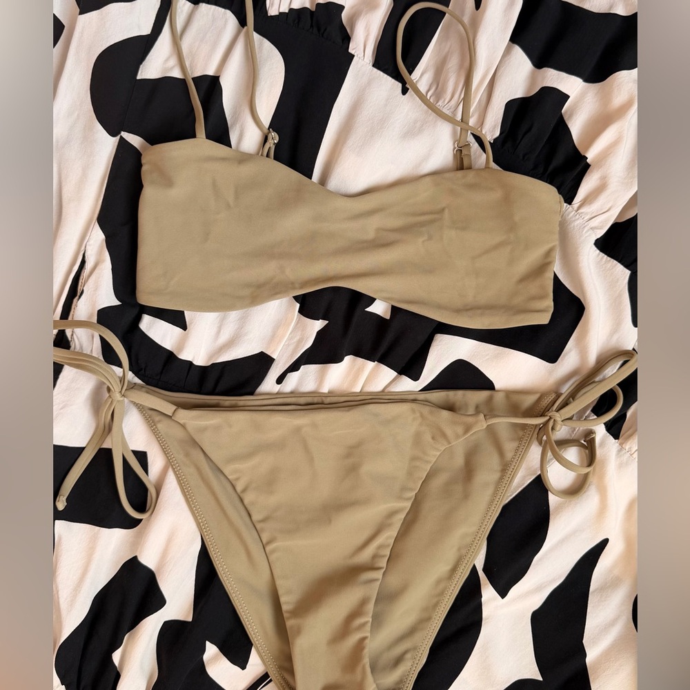 MIKOH Latte Palau top and Pacifica bottom 🤍